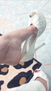 Alaine Crissiê feet photo thumbnail