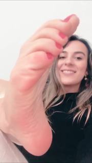 Alaine Crissiê feet photo thumbnail