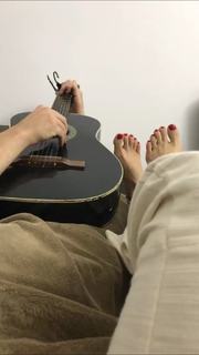 Alaine Crissiê feet photo thumbnail