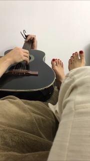 Alaine Crissiê feet photo thumbnail