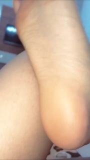 Alaine Crissiê feet photo thumbnail