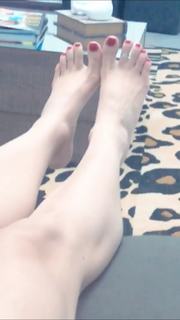 Alaine Crissiê feet photo thumbnail