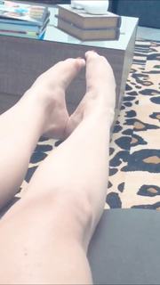 Alaine Crissiê feet photo thumbnail