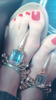 Alaine Crissiê feet photo thumbnail