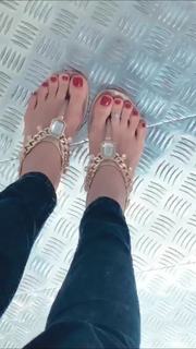 Alaine Crissiê feet photo thumbnail