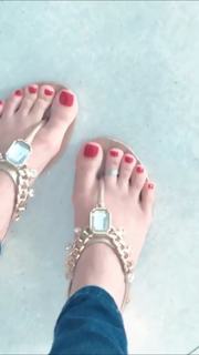 Alaine Crissiê feet photo thumbnail