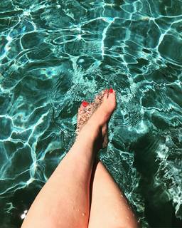 Elisabeth Röhm feet photo thumbnail