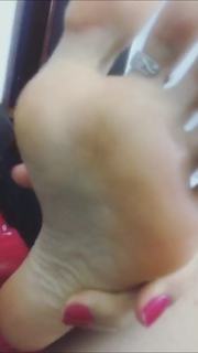 Alaine Crissiê feet photo thumbnail
