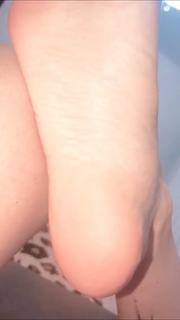 Alaine Crissiê feet photo thumbnail