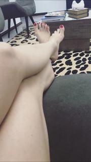 Alaine Crissiê feet photo thumbnail