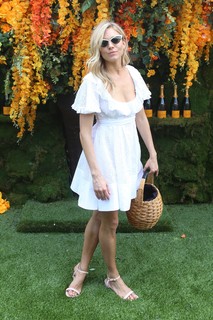 Sienna Miller feet photo thumbnail
