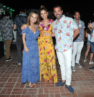 Maria Menounos feet photo thumbnail