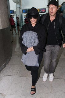 Demi Lovato feet photo thumbnail