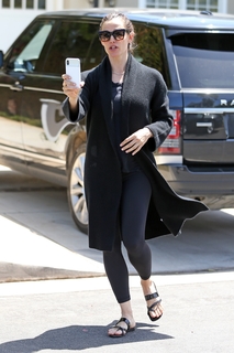 Jennifer Garner feet photo thumbnail