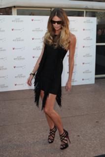 Elle Macpherson feet photo thumbnail