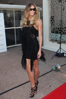 Elle Macpherson feet photo thumbnail