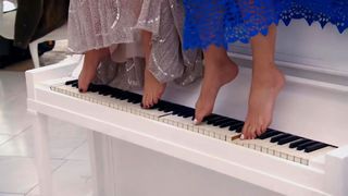 Nikki Garcia feet photo thumbnail