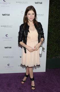 Anna Kendrick feet photo thumbnail