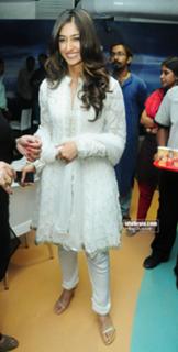 Ileana D'Cruz feet photo thumbnail