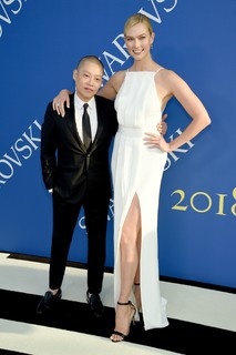 Karlie Kloss feet photo thumbnail