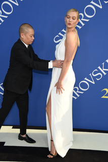 Karlie Kloss feet photo thumbnail