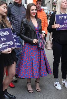 Alyssa Milano feet photo thumbnail