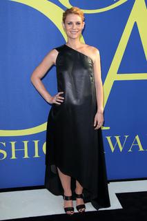 Claire Danes feet photo thumbnail