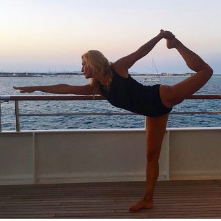 Federica Fontana feet photo thumbnail