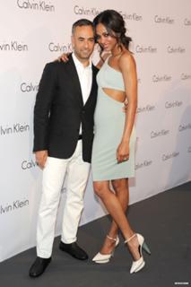 Zoe Saldana feet photo thumbnail