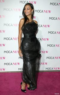 Zoe Saldana feet photo thumbnail