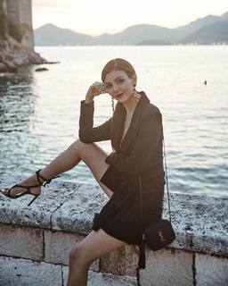 Victoria Justice feet photo thumbnail