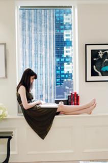 Anne Hathaway feet photo thumbnail