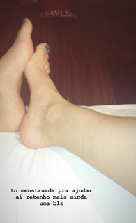 Kéfera Buchmann feet photo thumbnail
