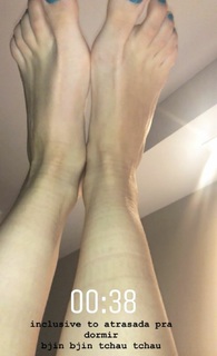 Kéfera Buchmann feet photo thumbnail