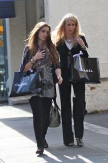 Lily Collins feet photo thumbnail