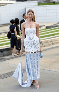 Martha Hunt feet photo thumbnail
