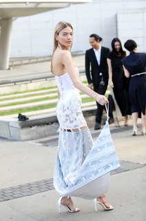 Martha Hunt feet photo thumbnail