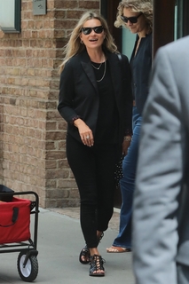 Kate Moss feet photo thumbnail