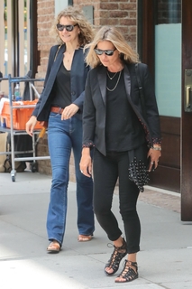 Kate Moss feet photo thumbnail