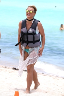 Britney Spears feet photo thumbnail