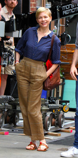 Michelle Williams feet photo thumbnail