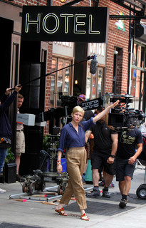 Michelle Williams feet photo thumbnail