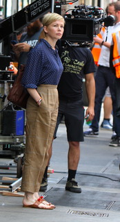 Michelle Williams feet photo thumbnail