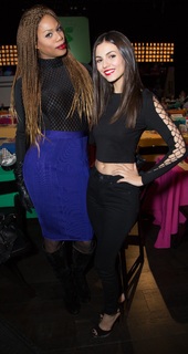 Victoria Justice feet photo thumbnail