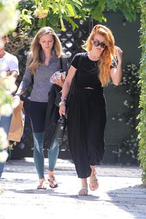 Julianne Hough feet photo thumbnail