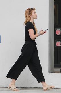 Julianne Hough feet photo thumbnail