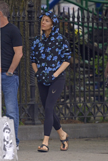 Sienna Miller feet photo thumbnail