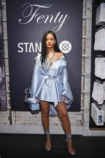 Rihanna feet photo thumbnail