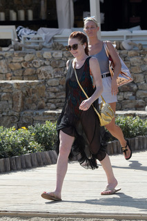 Lindsay Lohan feet photo thumbnail