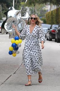 Molly Sims feet photo thumbnail